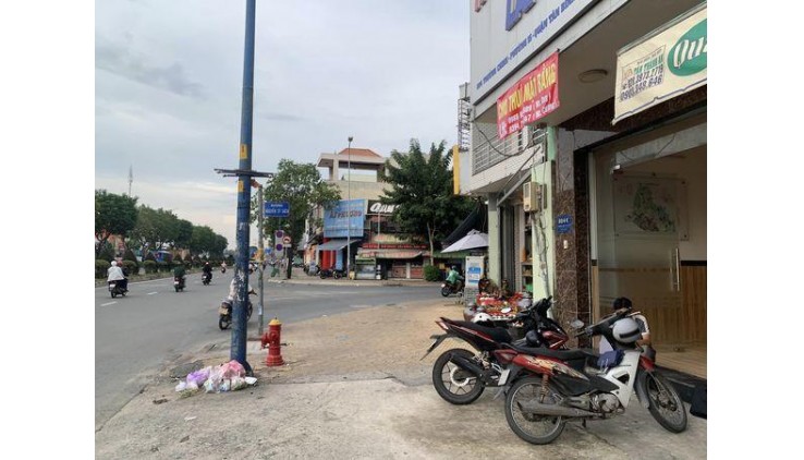 Quận Tân Bình ! CHO THUÊ MB KINH DOANH ĐẸP LẮM, Vị Trí kinh doanh sầm uất, Tel : 0394702847 ( chính chủ )